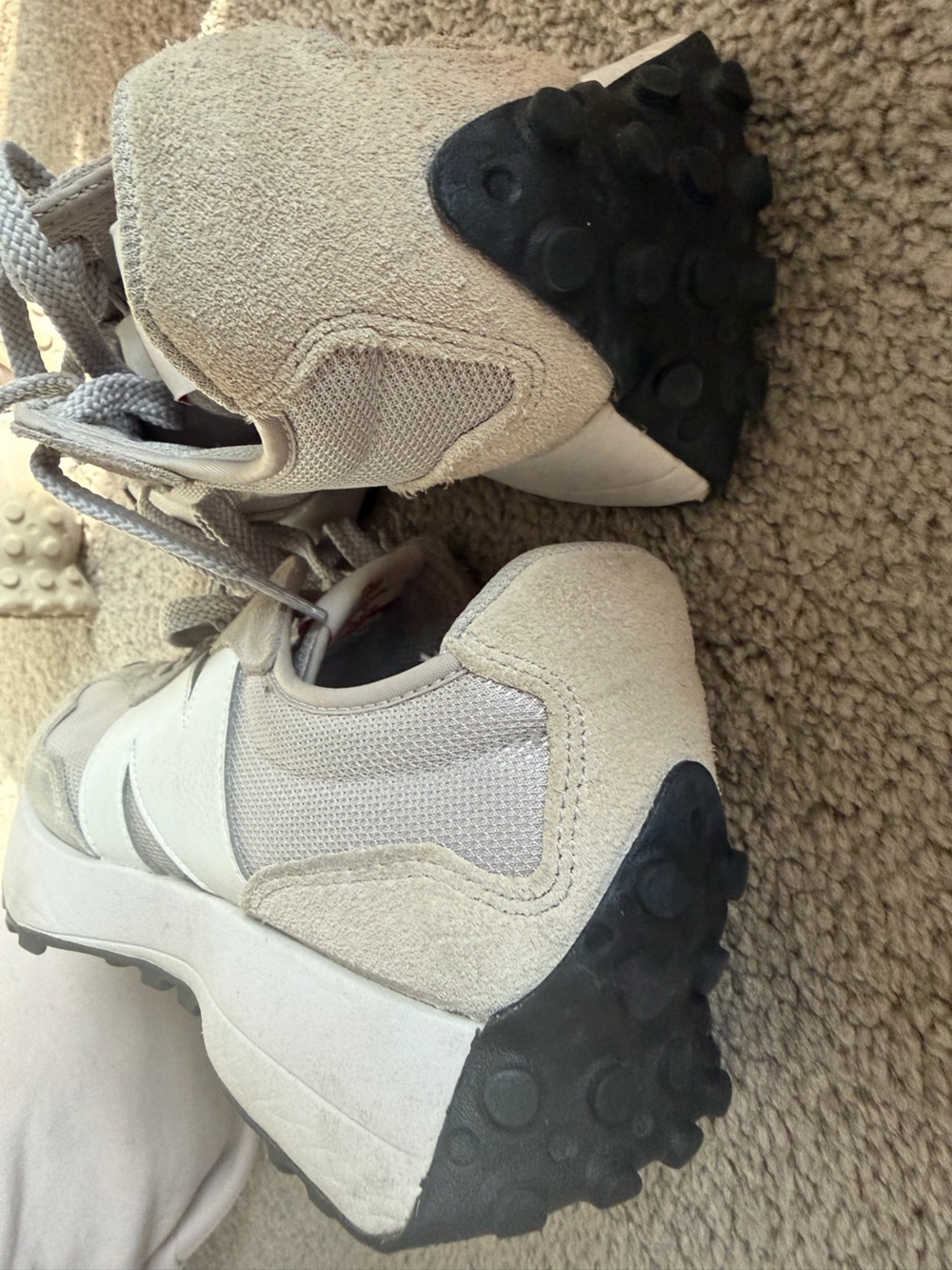 New Balance 327 sneakers lot of 2! Size 5.5 boys, 7 female w/extra laces gray wh - Picture 10 of 15
